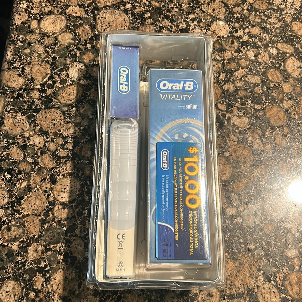 Oral-B Vitality Rechargeable Electric Toothbrush - White and Blue - Picture 3 of 4